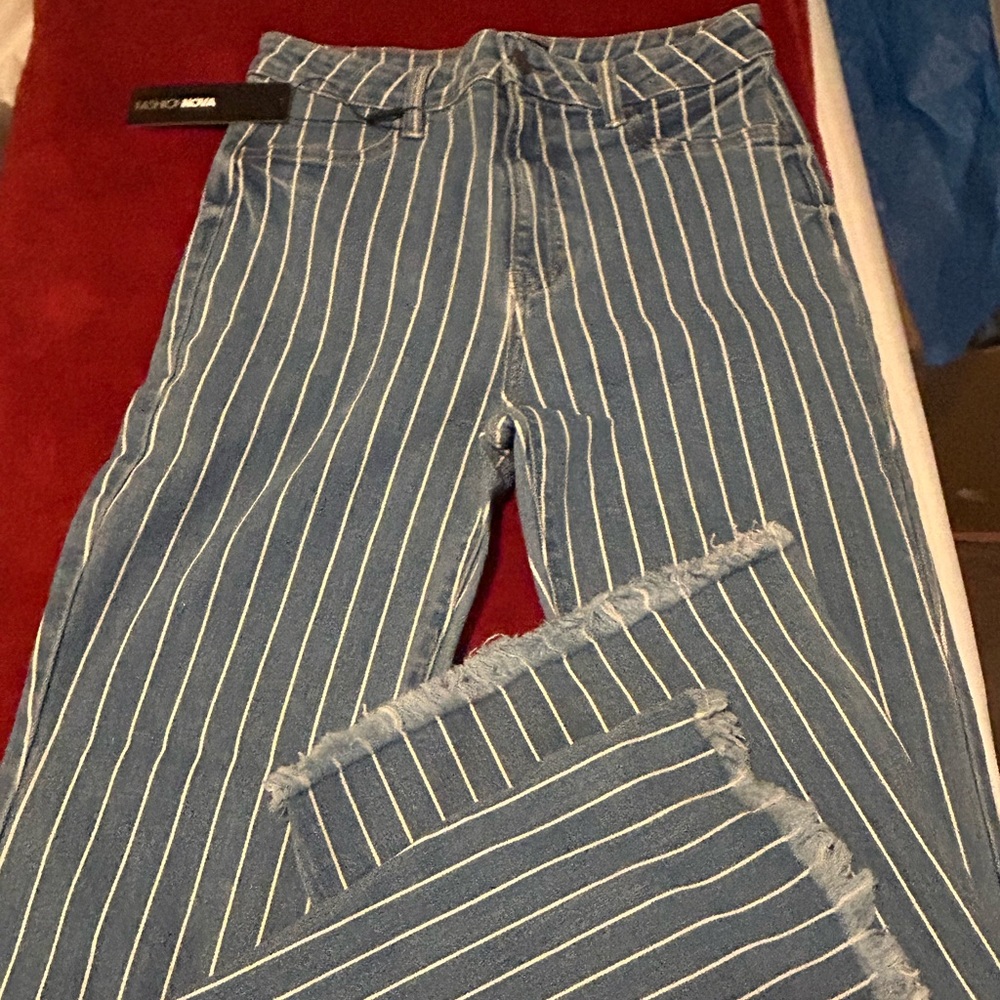 FASHION NOVA / brand new / long legs n cute ass with this one ! SIZE 9! NICE